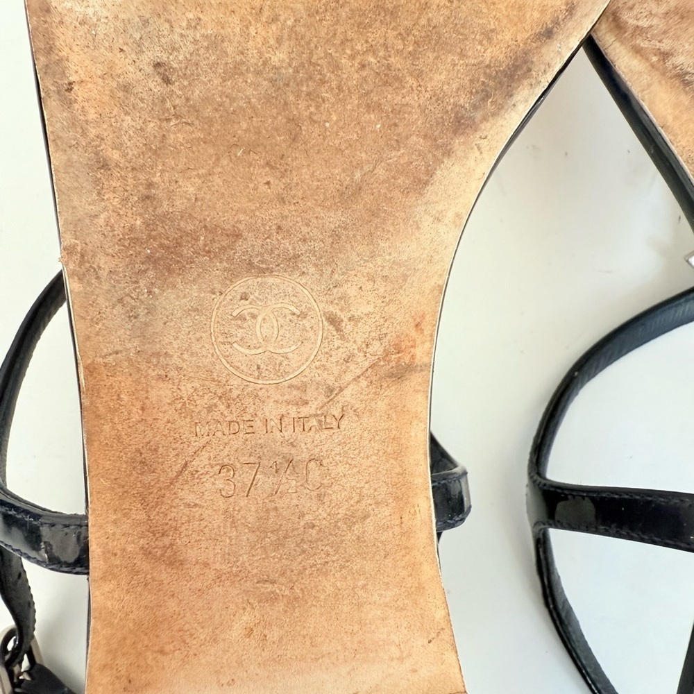 CHANEL Black Patent Leather CC Logo Thong flat Sandal 2013C EU 37.5 US 7.5 - Picture 8 of 9